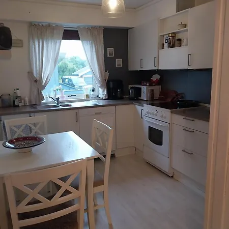 Naer Sentrum Skog A 아파트 Åkrehamn